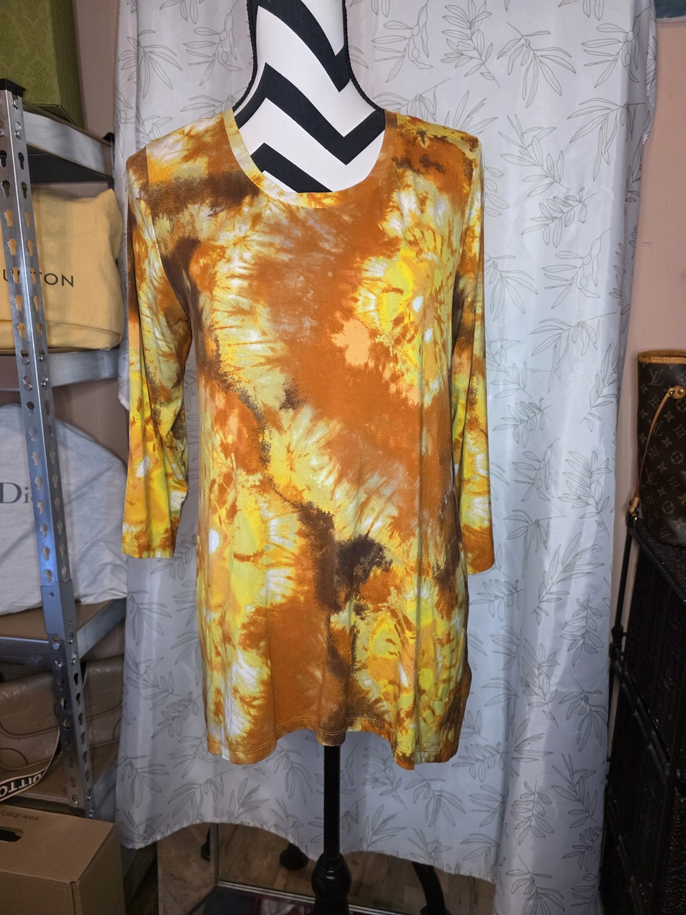 LOGO BY LORI GOLDSTEIN X SMILEY WORLD SPECIAL EDITION RAYON 230 TOP GOLD SZ M